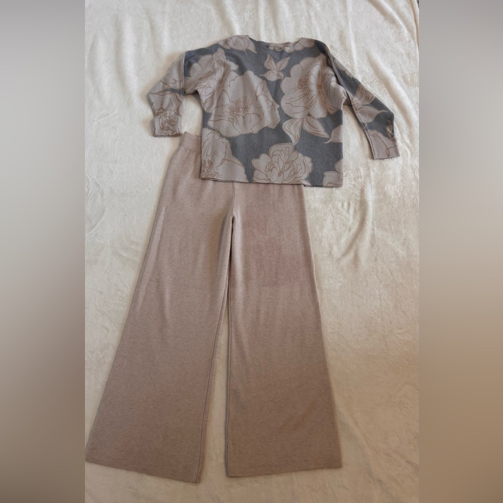 Sioni Size Small Pants and Top Sweater-Style Set.  Tags removed but never worn